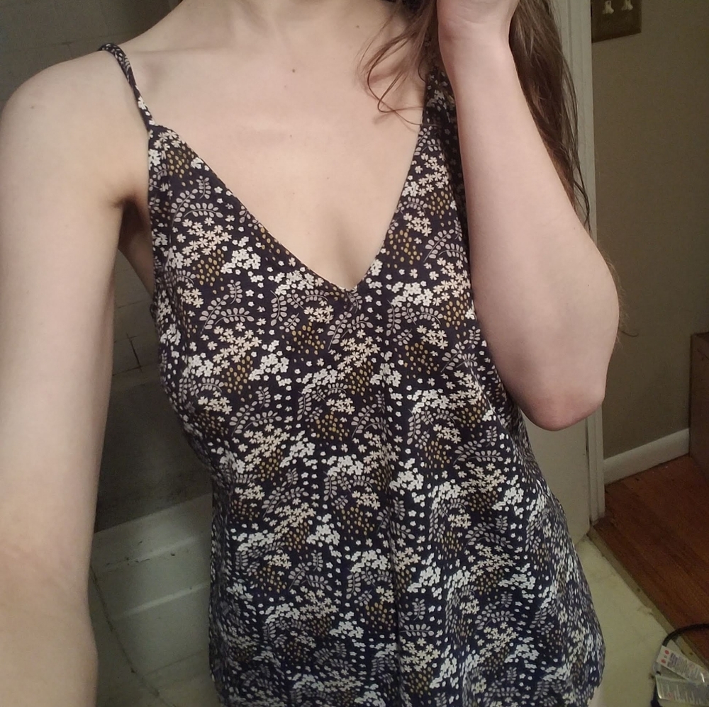 NWT Synergy organic reba midnight floral cami size small - Picture 2 of 2
